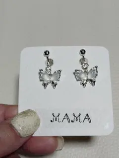 蝶々のイヤリング（半透明）(ピアスに変更可能）