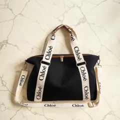 ブラック ロゴ風ワイドストラップ 2WAY ハンド・ショルダーバッグ 大容量