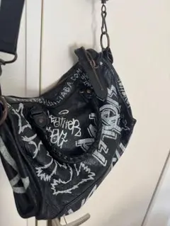 BALENCIAGA Graffiti ショルダーバッグ 大人気入手困難モデル - メルカリ