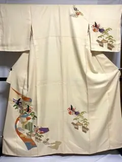 正絹 訪問着 淡いベージュ 花柄 刺繍入り - メルカリ