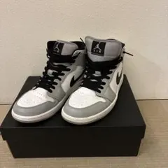 Nike Air Jordan 1 Mid Grey Whiteのサムネイル
