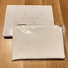 DECORTÉ 薄型ホワイト ポーチ