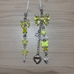 ビーズキーホルダー　イエロー　チャーム　韓国　y2k スクバ　コレクトブック