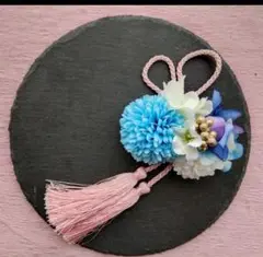 水色のピンポンマムと桜色のタッセルの髪飾り　ヘアクリップ