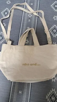 ベージュ トートバッグ