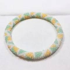 オレンジ・ホワイト・グリーンビーズの幾何学模様ブレスレット　16cm