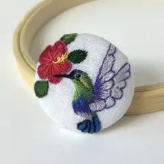 ハンドメイド刺繍ブローチ 2-79 ハチドリとハイビスカスのサムネイル