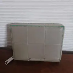 ボッテガヴェネタ　グレージュ レザー 二つ折り財布