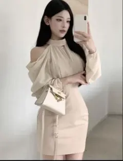 オフショルダー ベージュ タイトドレス