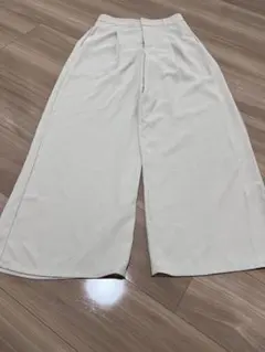 アイボリー ワイドパンツ ポリエステル製