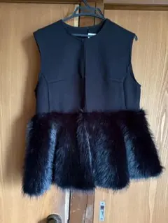 ブラックファー付きベストジレ