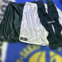 ATHLETAのハーフパンツ、緑と白のコンビネーション➕ソックス