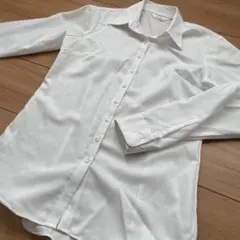 ホワイト ボタンアップシャツ 長袖