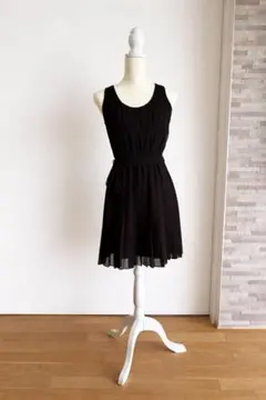 黒 ノースリーブ ひざ丈プリーツワンピース　パーティードレス　バナナリパブリック