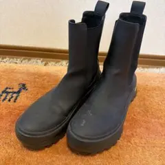 売り切り‼️スナイデル✖️emmiコラボ✨ブラック サイドゴアブーツ Vibramのサムネイル