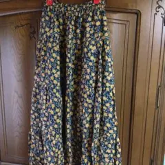 GU ティアードスカート（黒地に黄色の花柄）Lサイズ