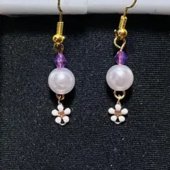 ☆イヤリングピアス樹脂変更OK☆白い小花と優しいパープルピアスイヤリング