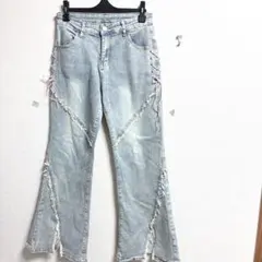 ノーブランド　ダメージジーンズ　ブーツカット　フレアデニム　個性的　フリンジ