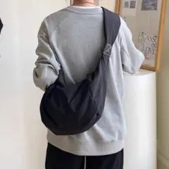 ショルダーバッグ ボディバッグブラック 黒 男女　斜めがけバック サコッシュ