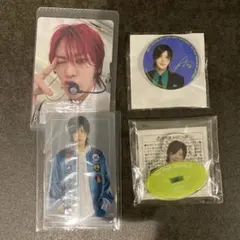 NCT 127YUTA トレカ２枚　缶バッチ　ミニアクリルスタンドセット