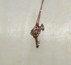 ローズゴールド 鍵モチーフ ネックレス