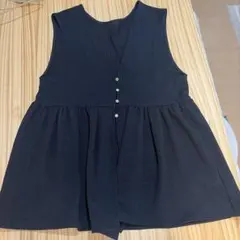 黒のフレアベスト ボタン付き