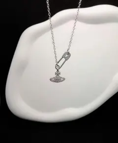Vivienne Westwood 安全ピン オーブ ネックレス シルバー - メルカリ