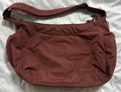 ユニクロ　パフィーショルダーバッグ　ブラウンのサムネイル