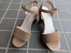 ベージュ スエード ストラップサンダル 中ヒール