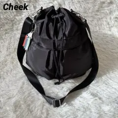 人気商品　Cheek ショルダーバッグ　巾着　ナイロン　チャーム付き　黒のサムネイル