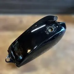 SR400/500用初期型ノーマル・タンク（ナロータンク）中古品のサムネイル