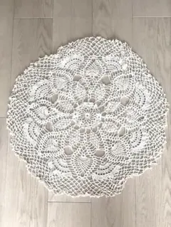 ＊ハンドメイド＊ オフホワイト花模様 円形 レース編み物