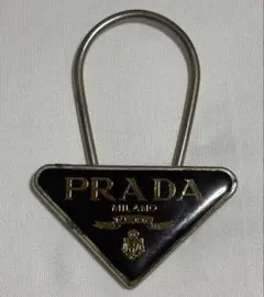 PRADA三角ロゴ プレート キーリング キーホルダー
