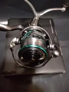 ダイワ エメラルダス コロッサル 2508RH アルティメット カスタム