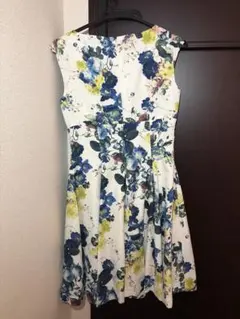 花柄 ノースリーブ ひざ丈ワンピース