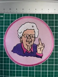 アイロンワッペン★ミドルフィンガー★FU◯K★お婆さん