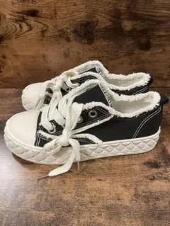 【未使用 美品】フリンジ付きブラックスニーカー