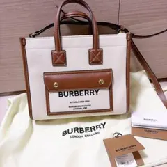 Burberry バーバリー　ミニフレヤトート　キャンバス レザーのサムネイル