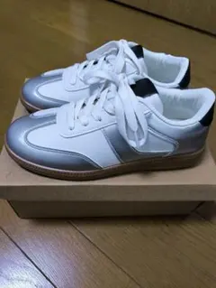 シルバー ホワイト ローカットスニーカー