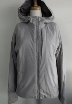 マウンテンハードウェア　ポリエステル中綿入りパーカーXS