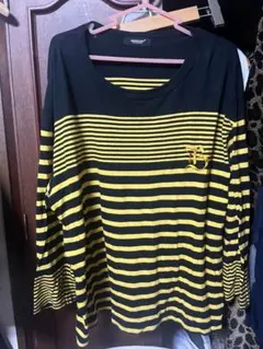 なんか蜂みたいなTシャツのサムネイル