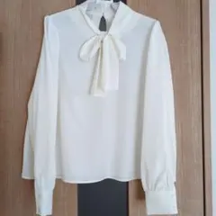 GRL リボン付きホワイトブラウス