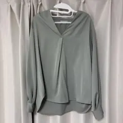 スキッパーネック長袖ブラウス くすみグリーン