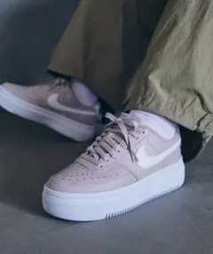 NIKE ピンクスニーカー