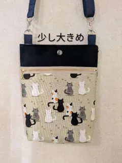猫Love様専用　少し大きめスマホポーチ　ハンドメイド　後ろ姿　猫　薄いカーキ
