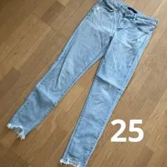 ユニクロ　UNIQLOライトブルー フリンジ裾 スキニーデニム　ダメージデニム