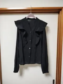 しまむら未使用ブラックフリル付き長袖シャツ Mサイズ