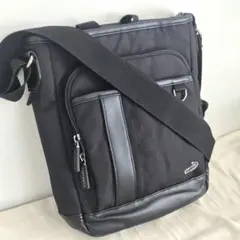 【美品】クロコダイル　ショルダーバッグ ブラック　メンズショルダーバッグのサムネイル