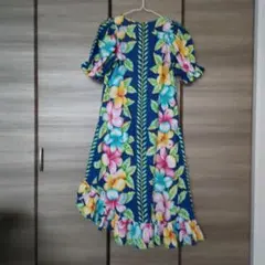 値下げしました❢、フラダンスドレス 花柄 青ピンク黄色のハイビスカス。