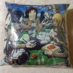 進撃の巨人 クッション 350mm x 350mmのサムネイル